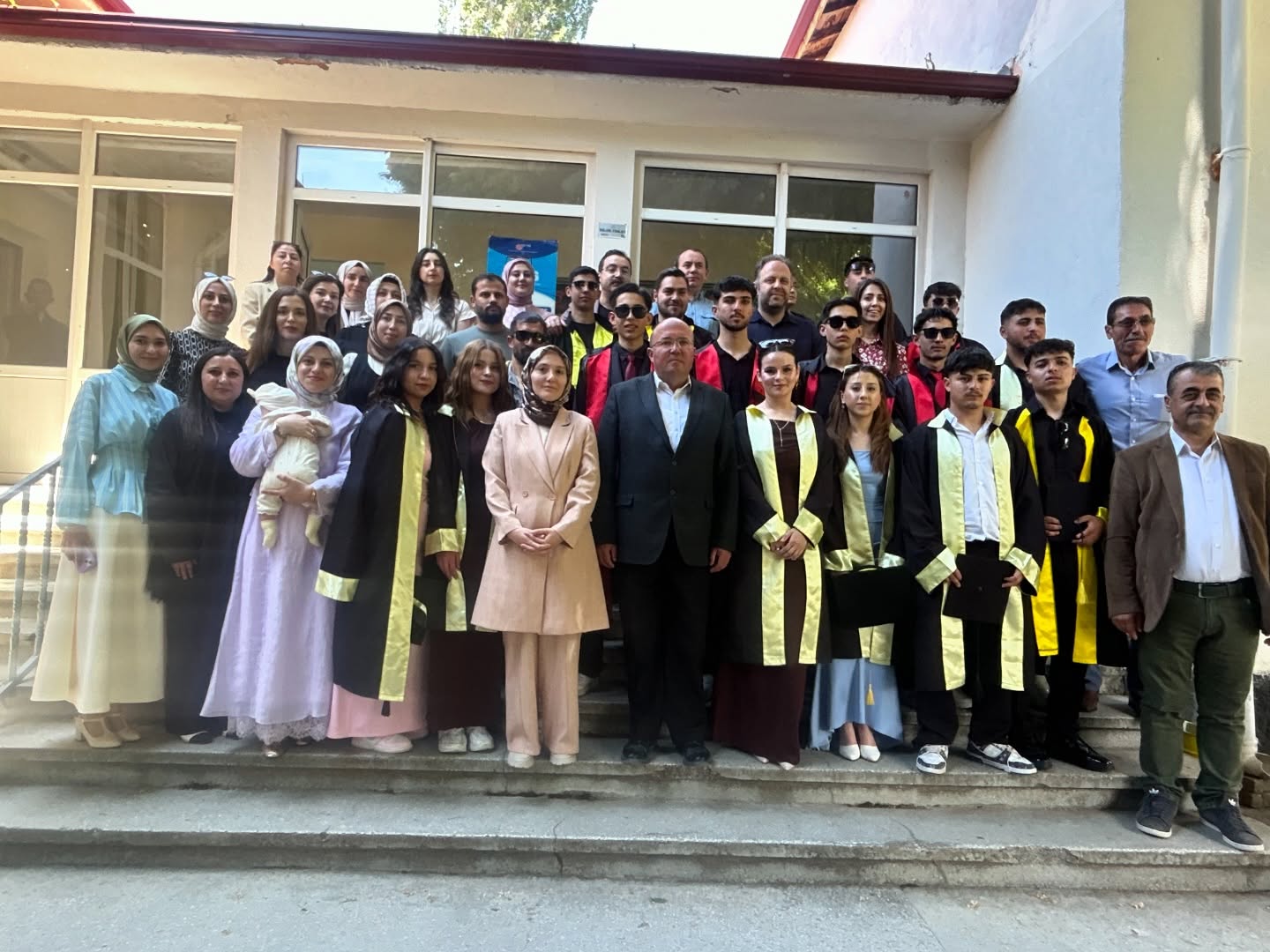 Çayıralan’da Mezuniyet Coşkusu: Öğrencilerden Unutulmaz Gösteriler