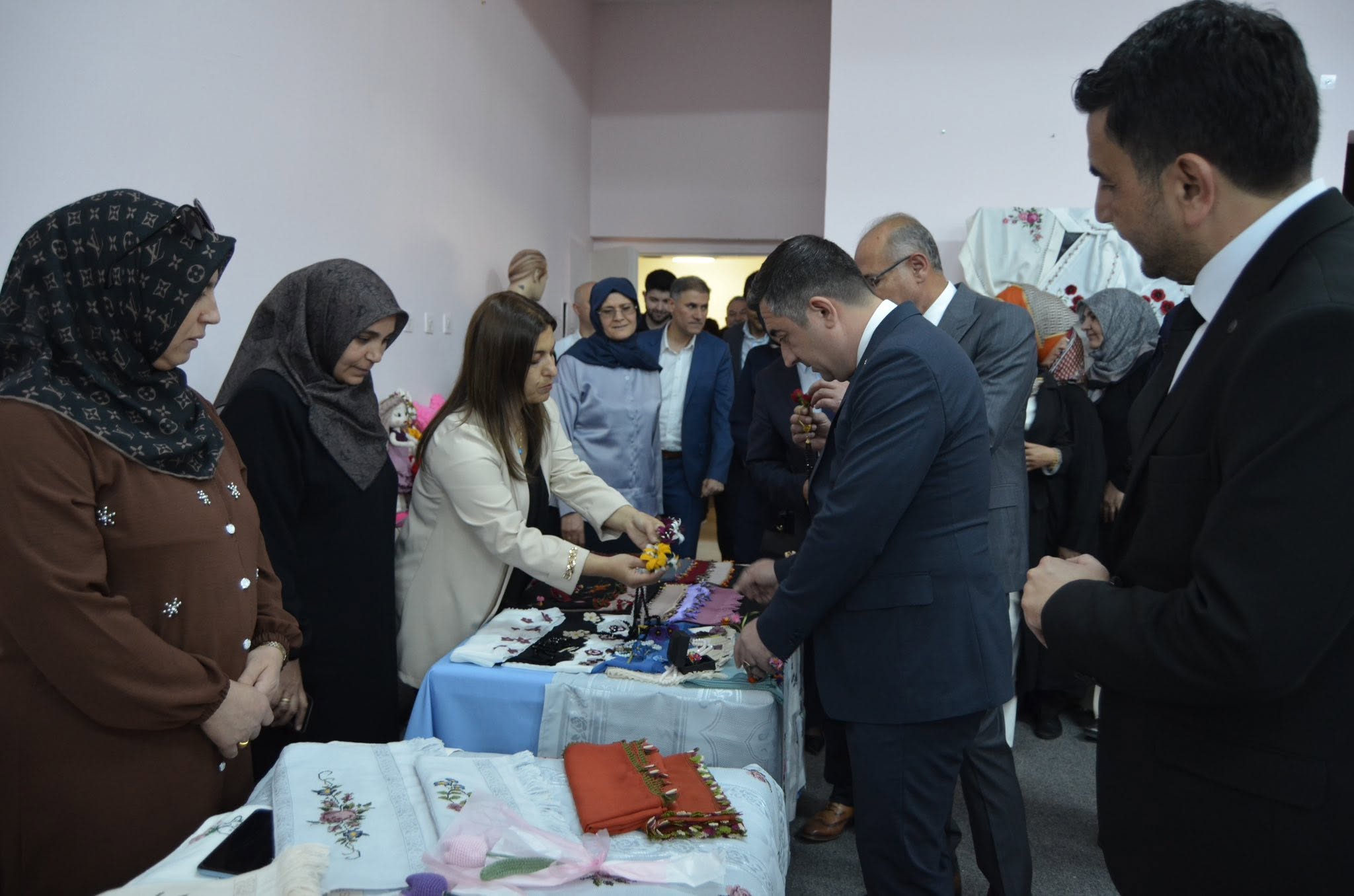 Çekerek’te Hayat Boyu Öğrenme Haftası Yıl Sonu Sergisi Açıldı
