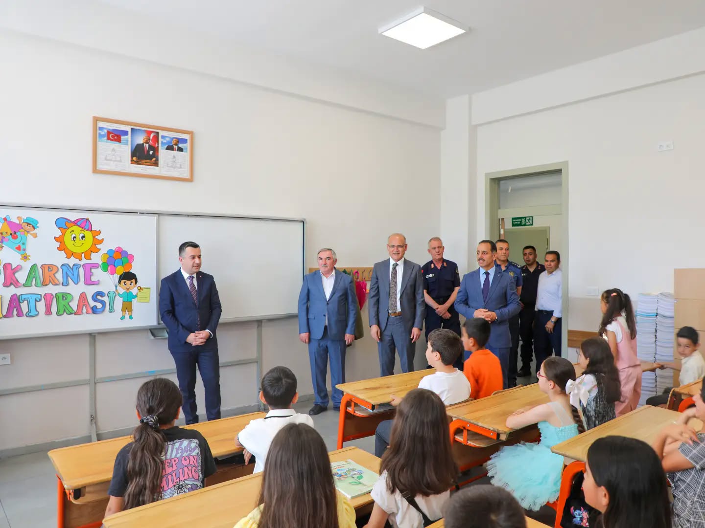 Kamile Akbay İlkokulu’nda Karne Heyecanı