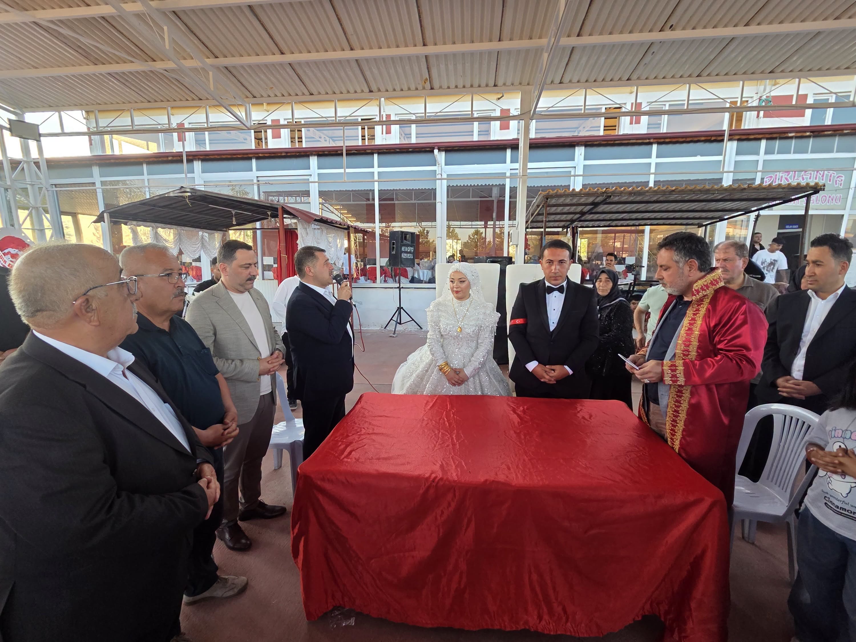 Milletvekili Ethem Sedef, Furkan Bozkurt’un Nikah Şahidi Oldu