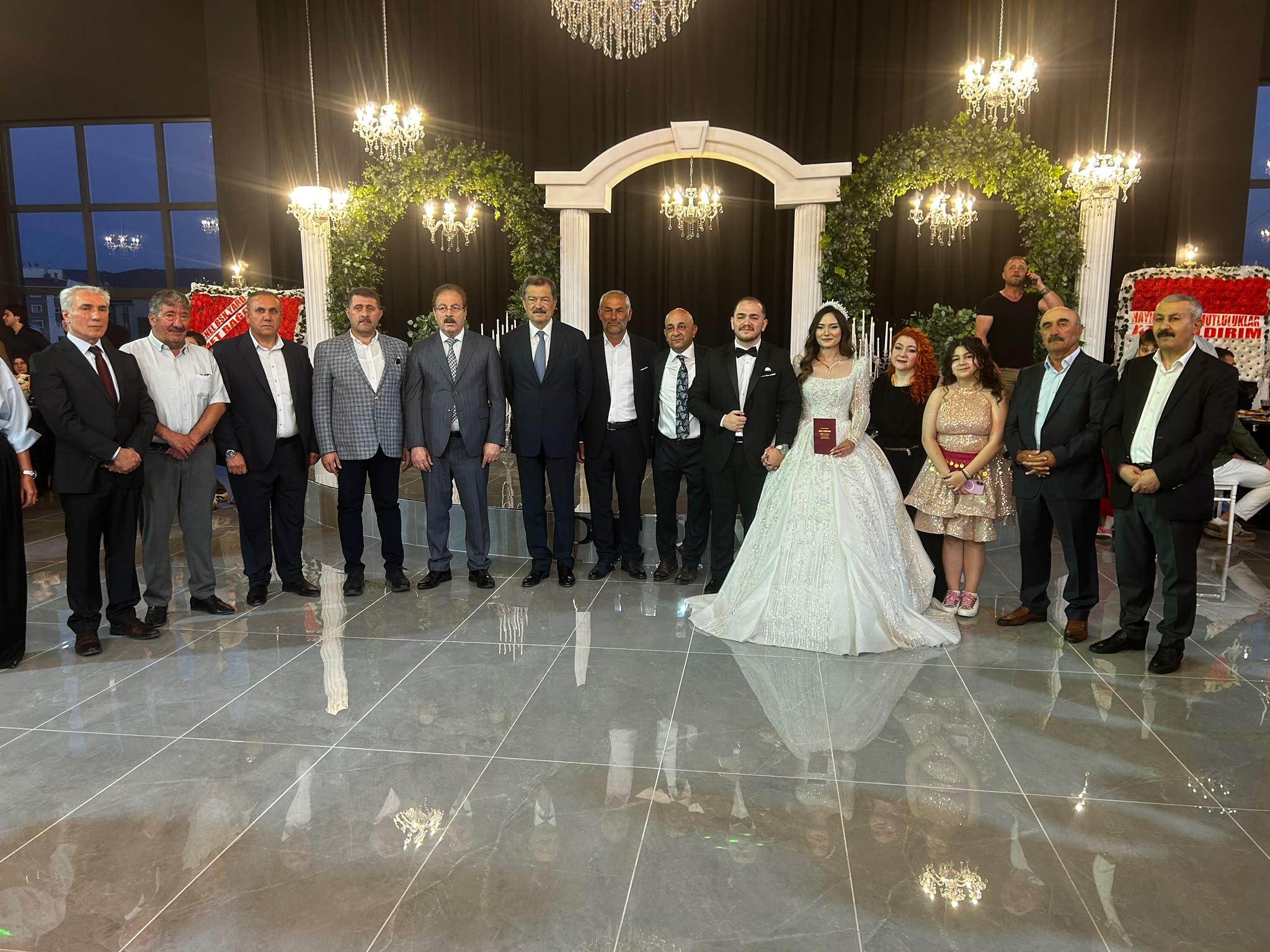  Yozgat Protokolünü Buluşturan Düğün: Hanifi Kızıltaş’ın Mutlu Günü