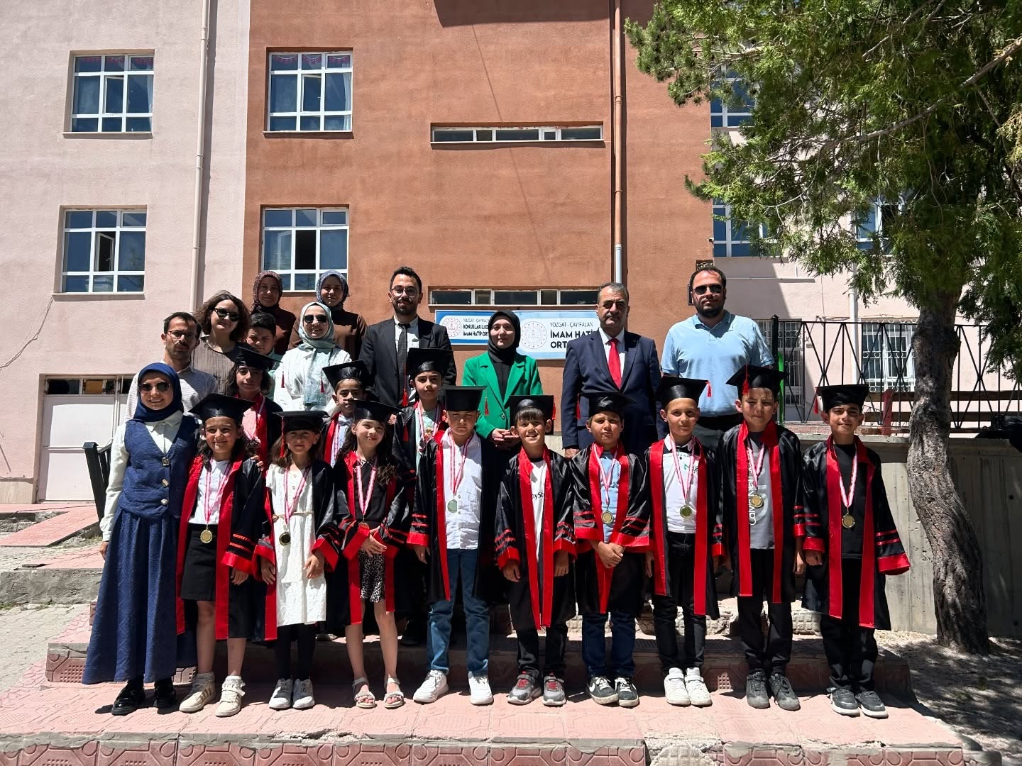 Konuklar Kasabasında Mezuniyet Coşkusu