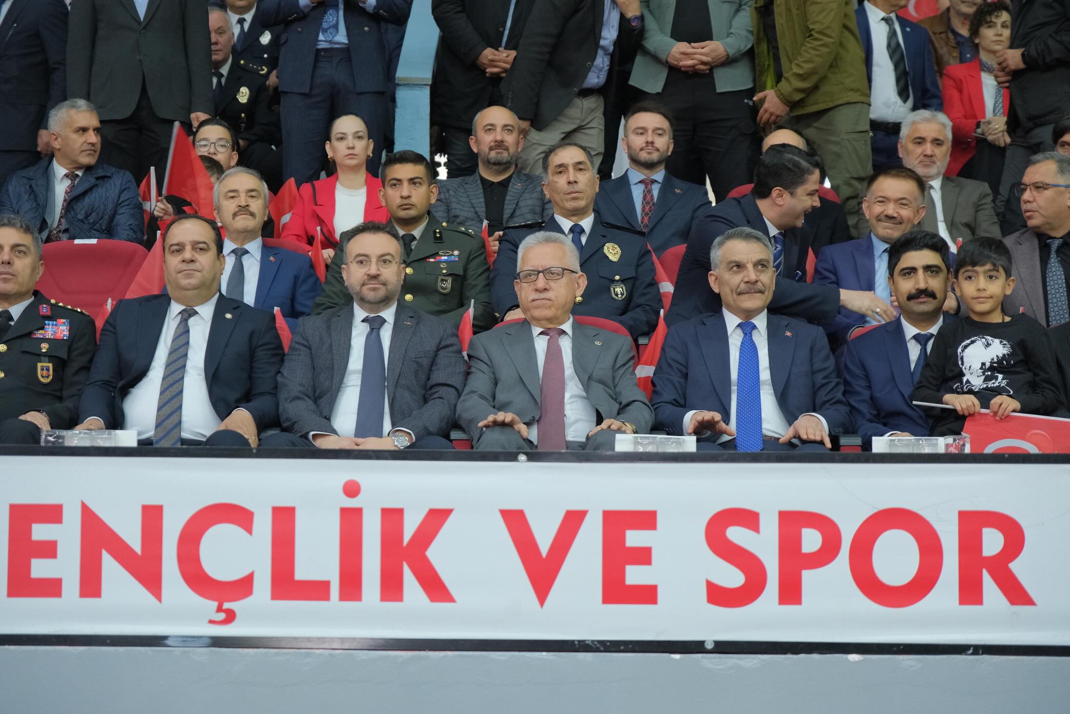 Yozgat’ta 19 Mayıs Coşkusu Rıza Kayaalp Spor Salonu’nda Büyük Katılımla Kutlandı