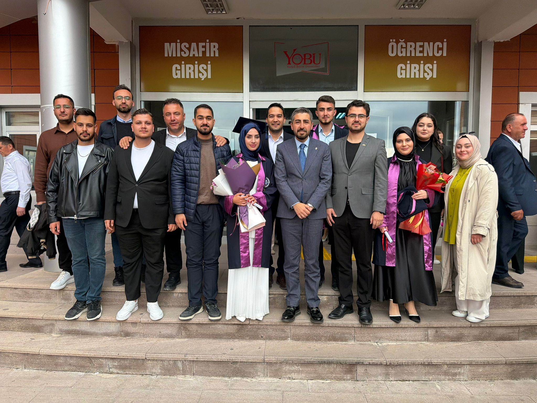AK Parti Teşkilatı Gençlerin Sevincine Ortak Oldu