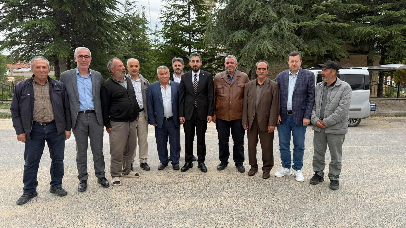 AK Parti’den Köy “Gönül Buluşmaları”nda Vatandaşın Talebi Dinlendi