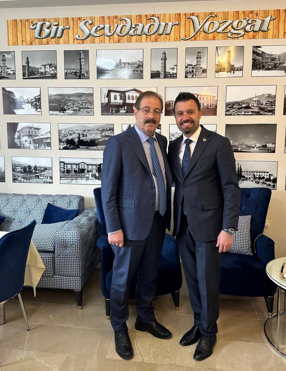 YOZGAT'IN ABİSİ YİNE TAŞIN ALTINA ELİNİ KOYDU