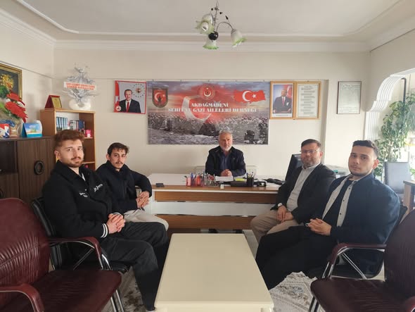 Akdağmadeni’nde Anlamlı Ziyaret: KYK Öğrencileri Şehit Aileleriyle Buluştu