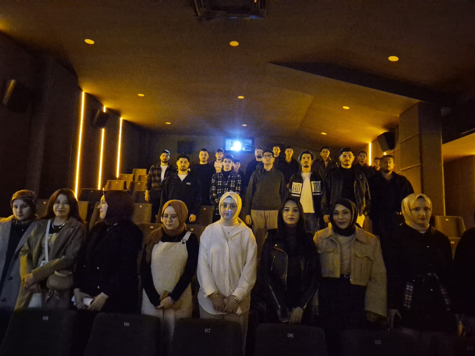 Yozgat’ta “Çatlı” Filmine Yoğun İlgi: Alperen Ocakları Gençleri Salonu Doldurdu