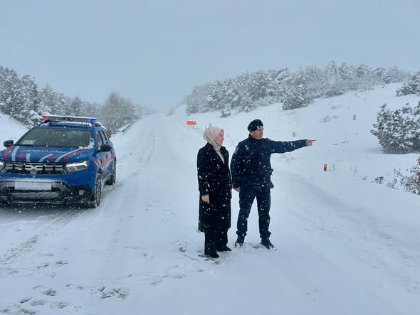 Kaymakam Sahada: Karla Mücadele Yakından Takipte