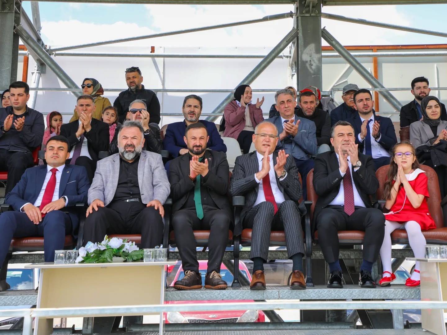 Çekerek’te 19 Mayıs Coşkusu: Gençlerin Gösterileri Büyük Alkış Aldı