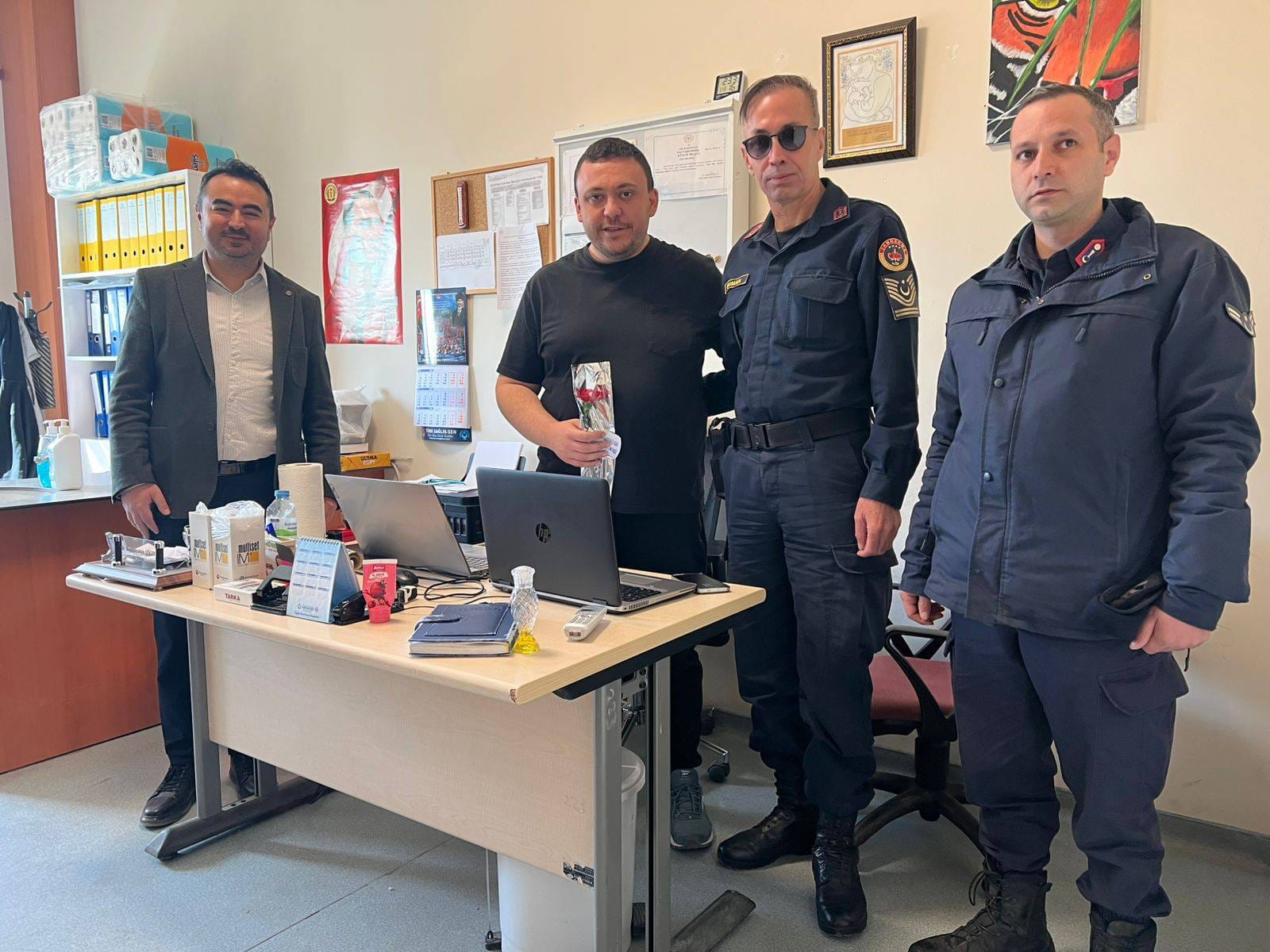 Jandarmadan Sağlık Çalışanlarına 14 Mart Ziyareti