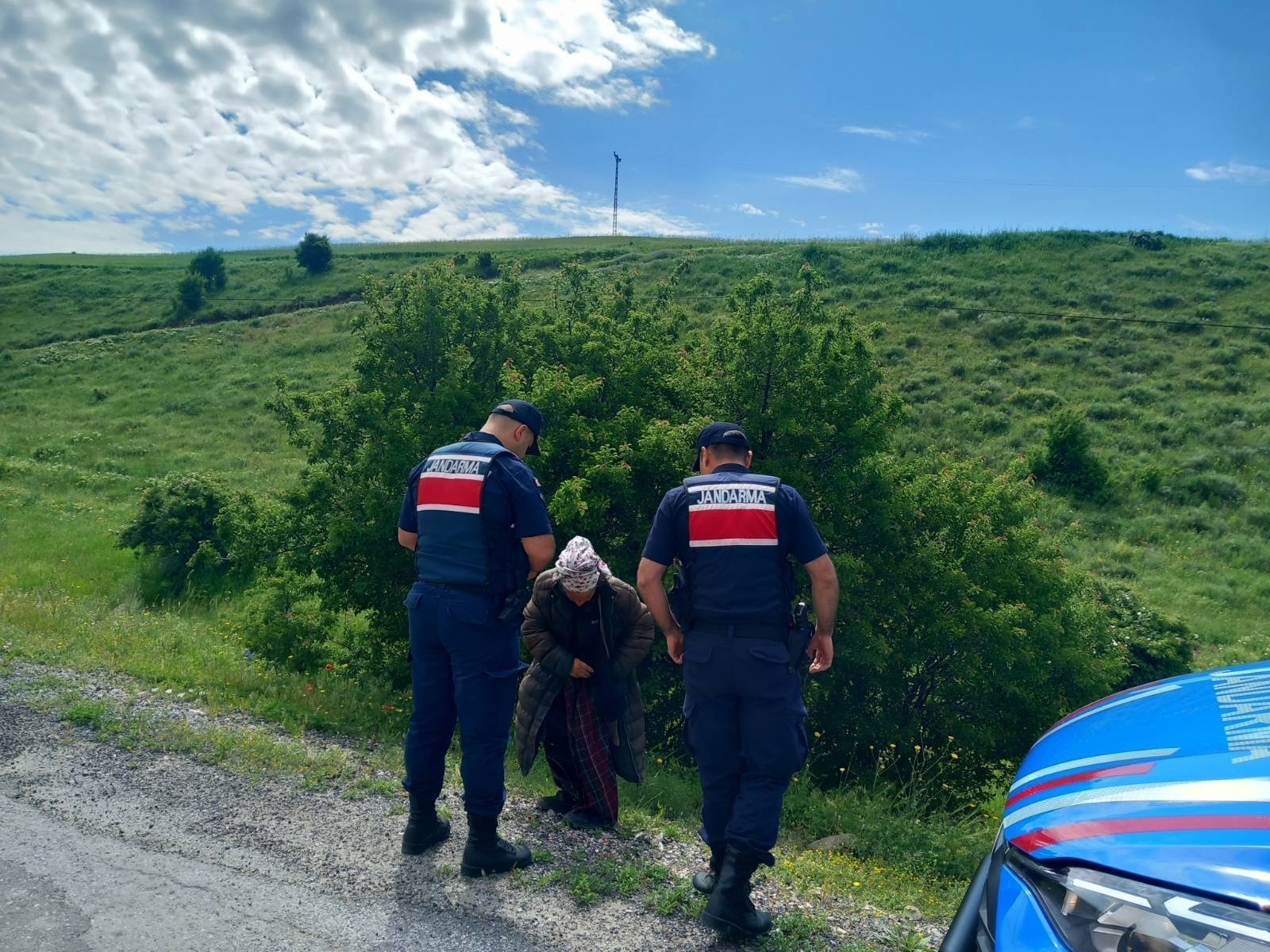 Jandarma, Kayıp Zihinsel Engelli Vatandaşı Ailesine Ulaştırdı