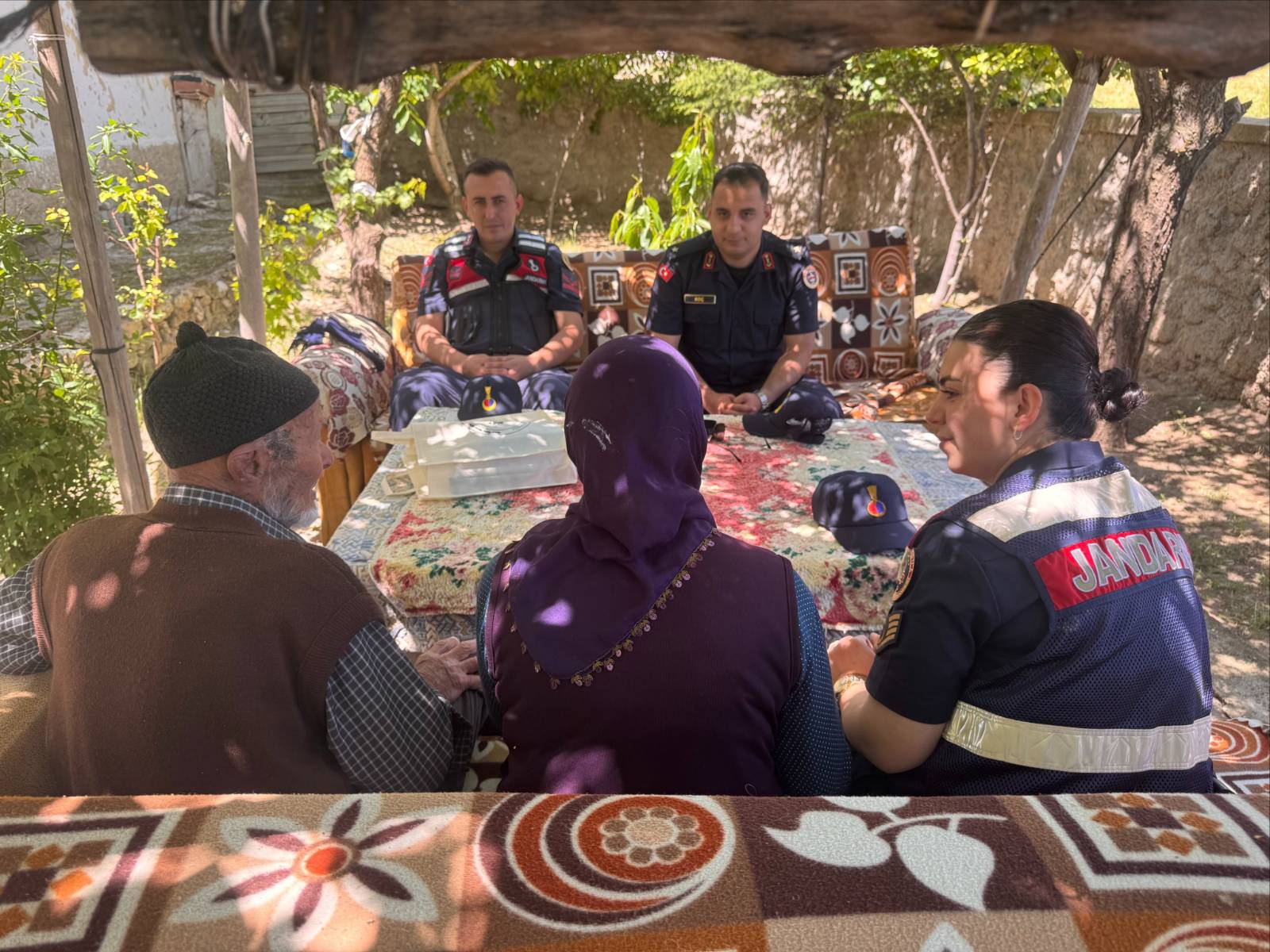 Yozgat Jandarmasından Şehit Babasına Anlamlı Babalar Günü Ziyareti