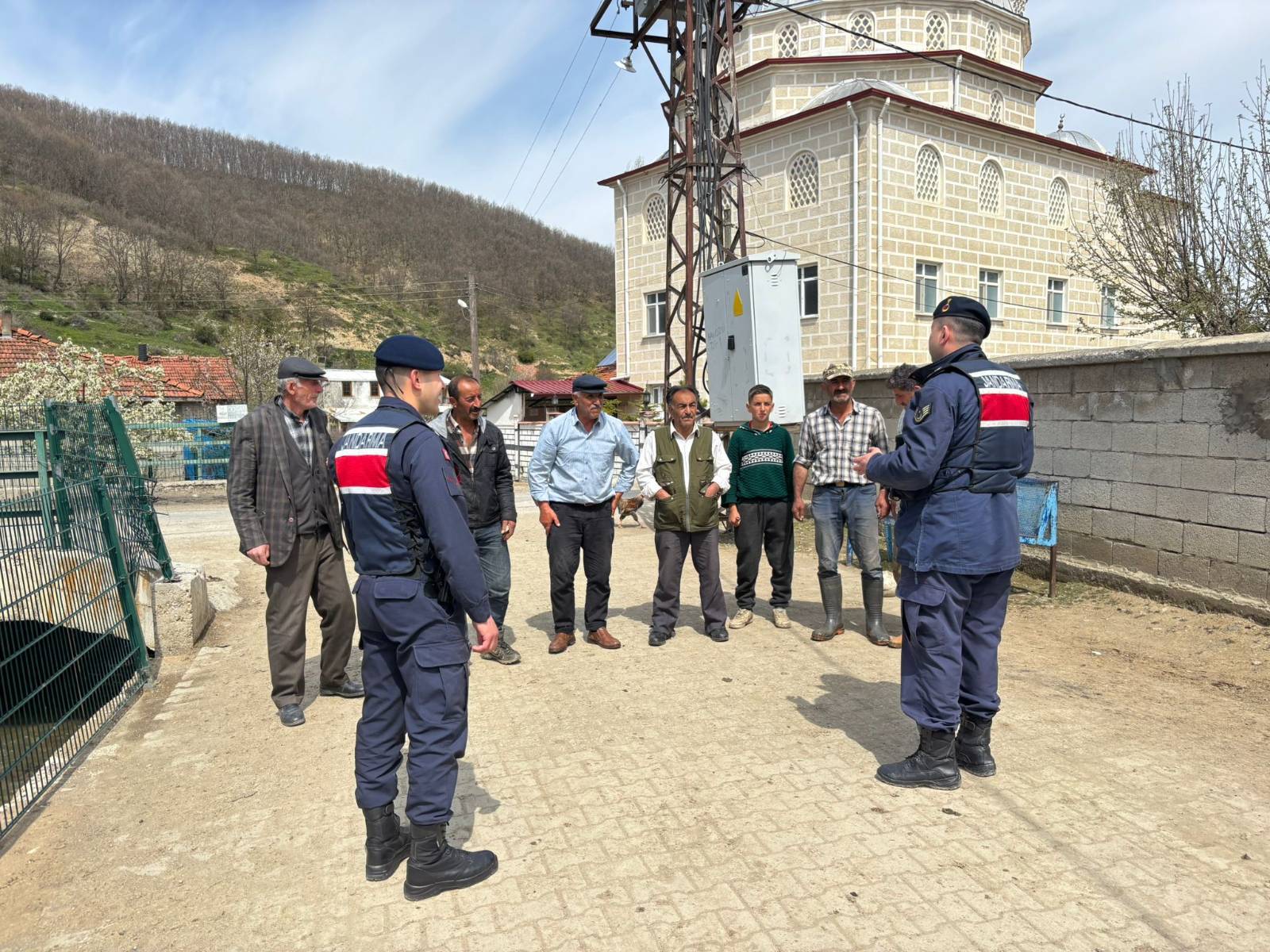 Kadışehri’nde Jandarmadan Köylerde Güvenlik ve Kene Uyarısı
