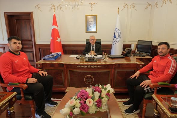 Ayberk Bostan Türkiye Şampiyonu Oldu, Başkan Arslan’ı Ziyaret Etti