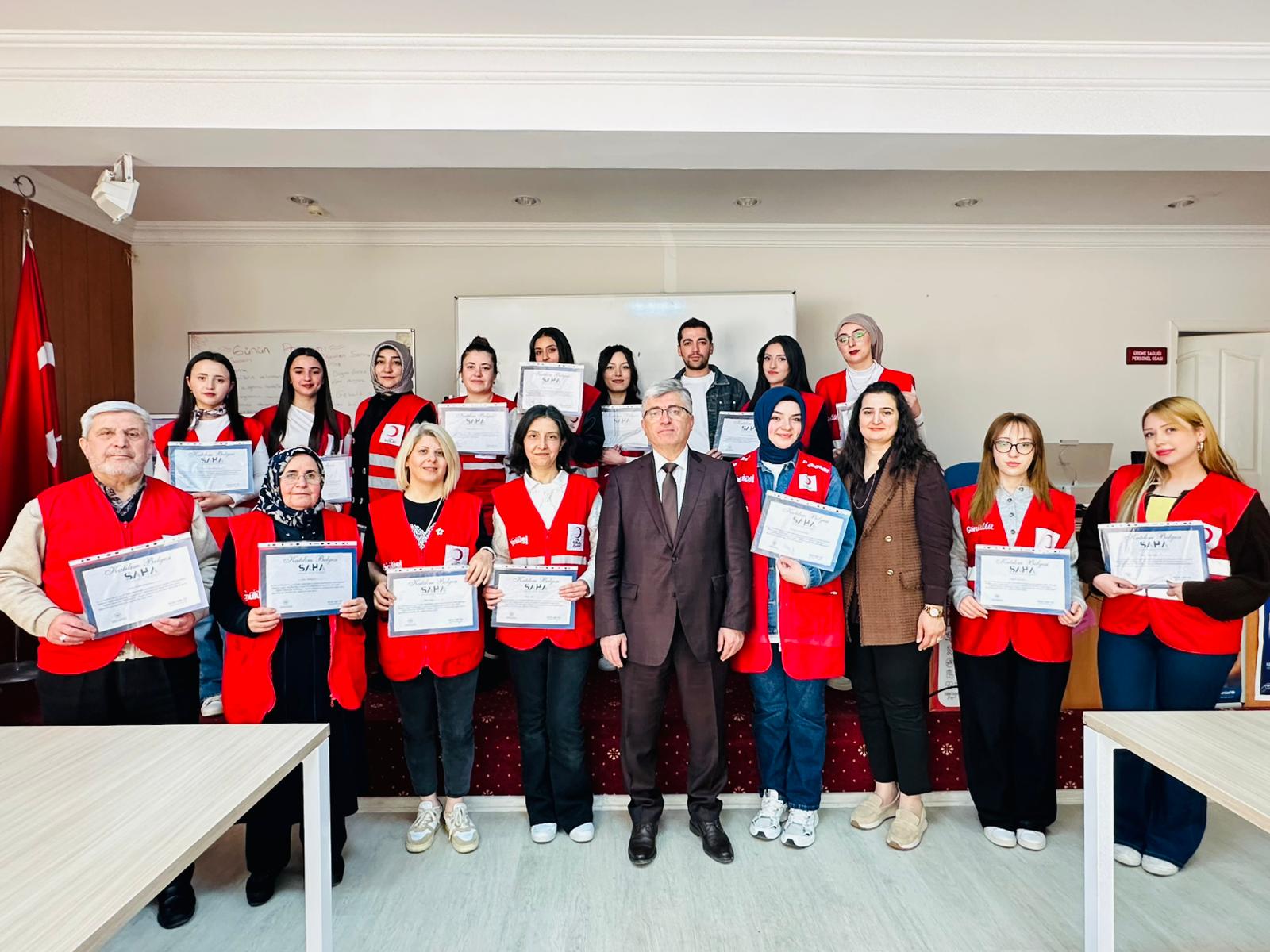  Kızılay Gönüllülerine Sertifika Verildi