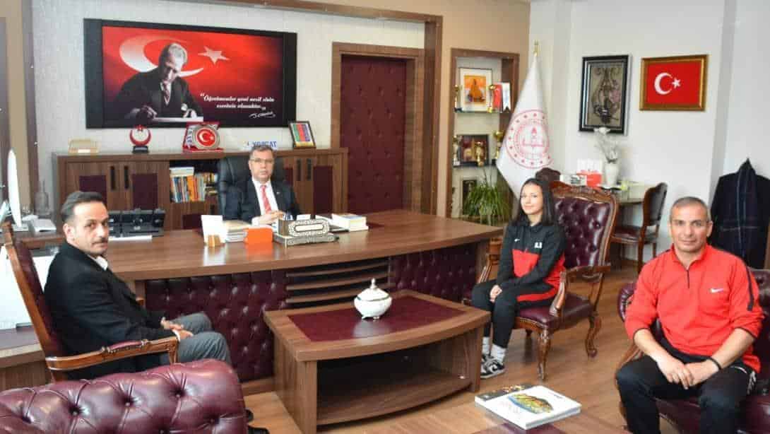 Türkiye Üçüncüsü Belinay Işık’tan İl Müdürü Altınkaynak’a Ziyaret