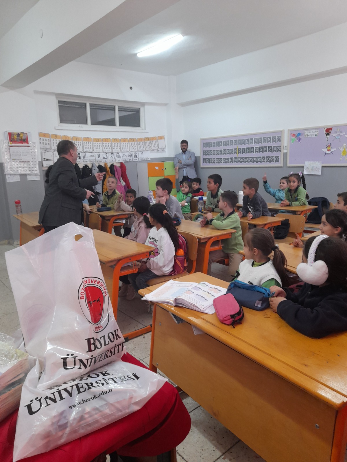 Çorum’da Bilim Rüzgârı: Gönüllü Akademisyenler Köy Çocuklarıyla Buluştu