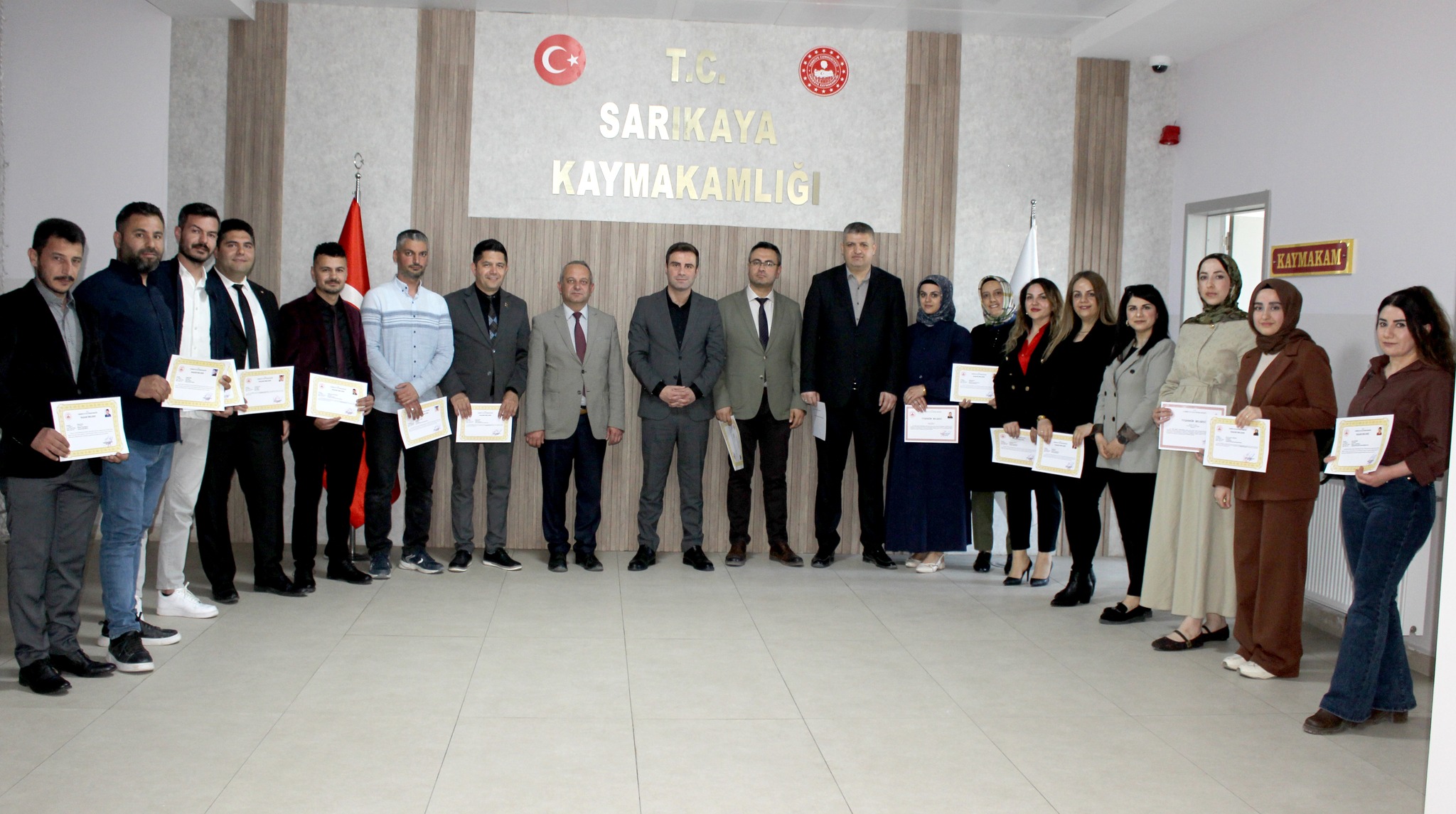 Sarıkaya’da Eğitime Değer Katan İdareci ve Öğretmenlere Plaket