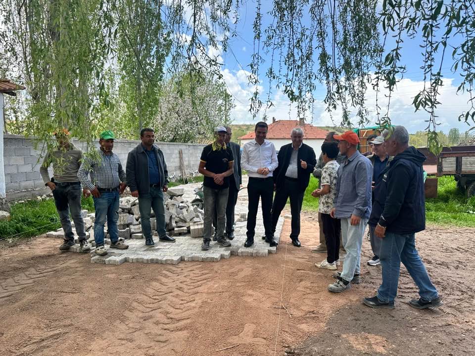 Doğansaray Köyü’nde Parke Taş Çalışmaları Sürüyor