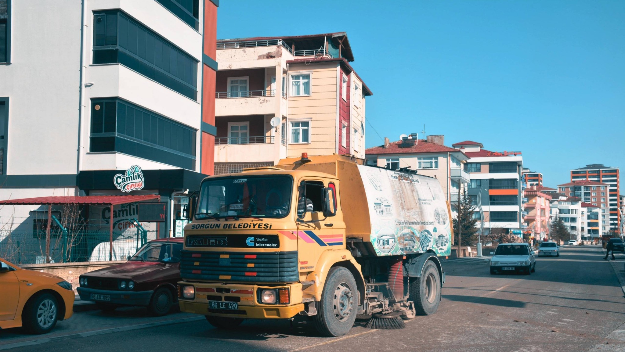 Sorgun’da Bahar Temizliği Seferberliği: İlçenin Ana Caddeleri Baştan Sona Temizlendi