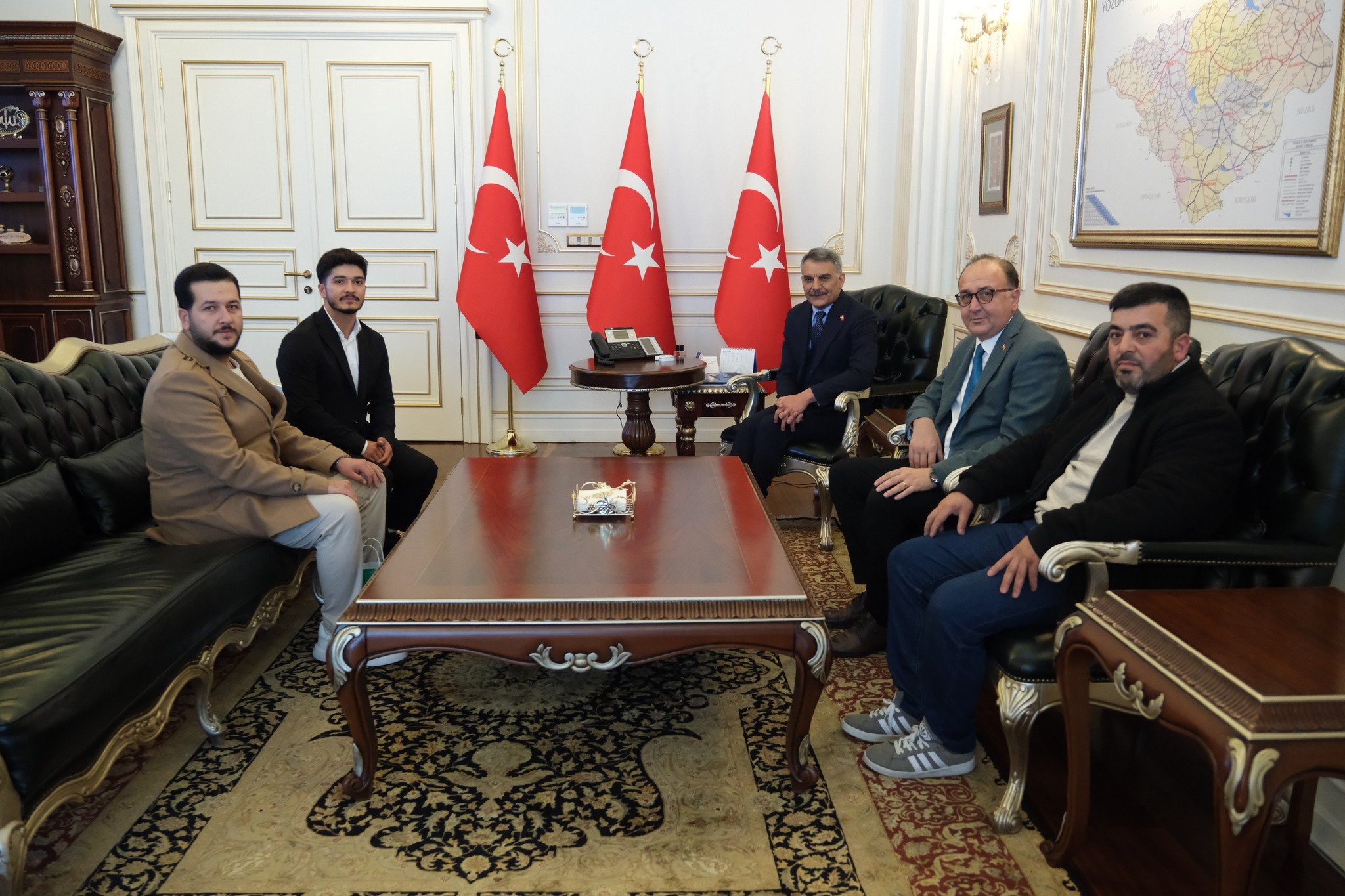 Vali Özkan, Şampiyon Halterci Özbek'i Makamında Ağırladı