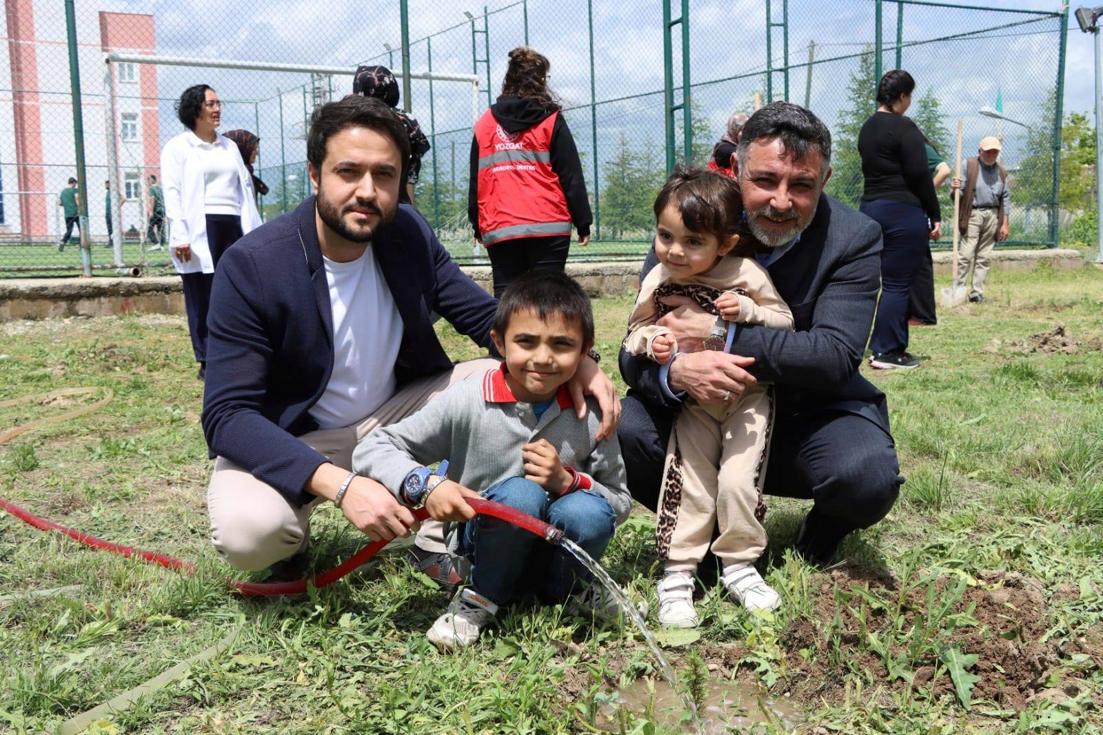 Yerköy’de Engelliler ve Aile Haftasında Fidanlar Toprakla Buluştu