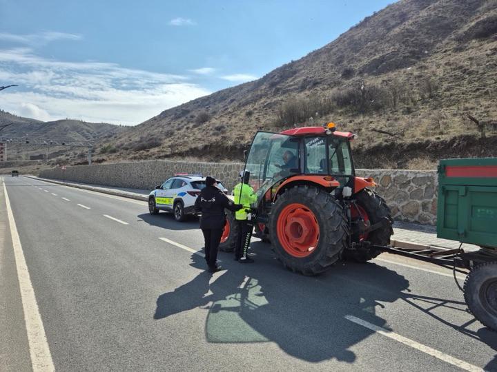 Şefaatli’de Şok Yol Uygulaması: 52 Kişi Sorgulandı