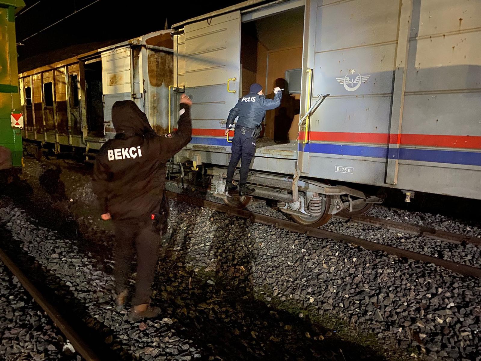 Şefaatli’de Metruk Binalar ve Kamu Alanları Denetlendi