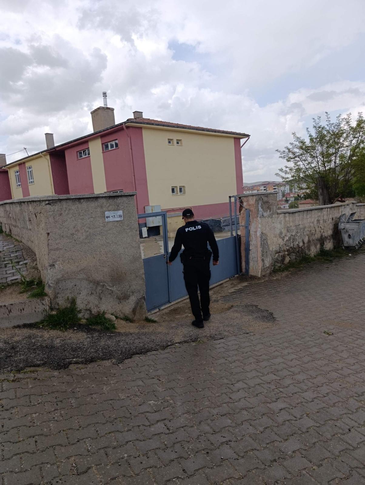 Şefaatli’de Okul ve Yurt Çevrelerine Sıkı Denetim